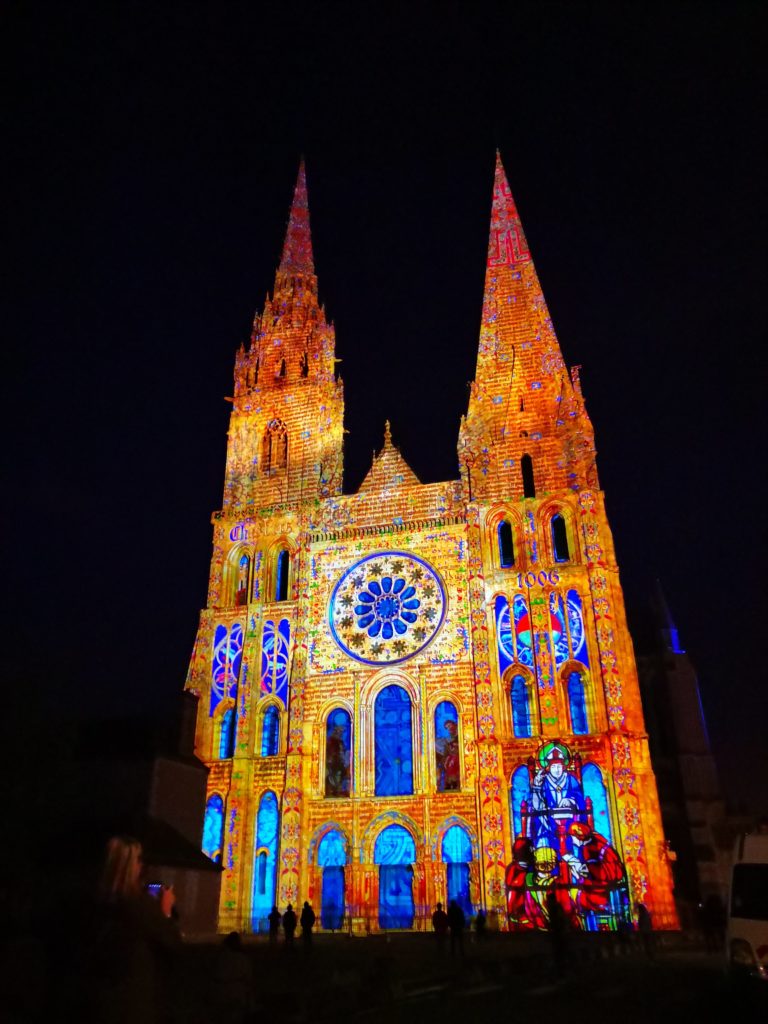 Façade de la cathédrale de Chartres - Scénographie Spectaculaires Allumeurs d'images